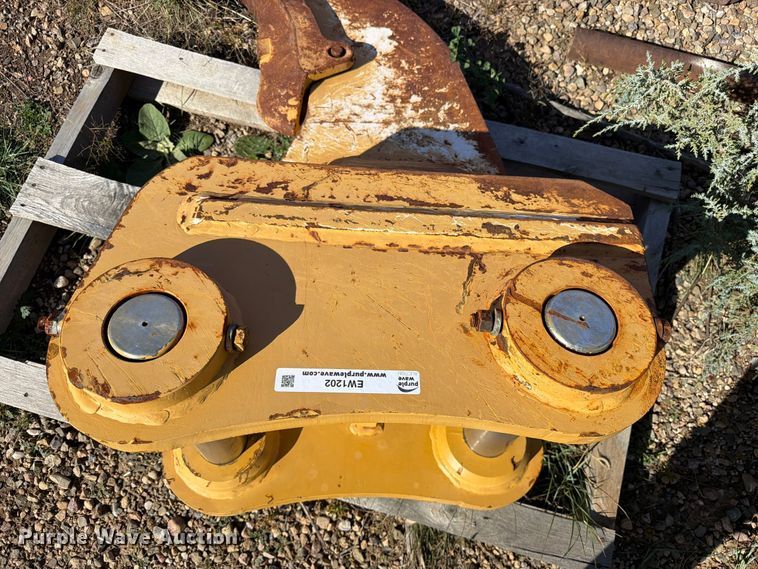 image for item EW1202 Bedrock 320 B-Linkage excavator ripper