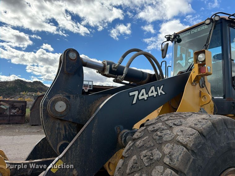 image for item EW2325 2014 John Deere 744K wheel loader