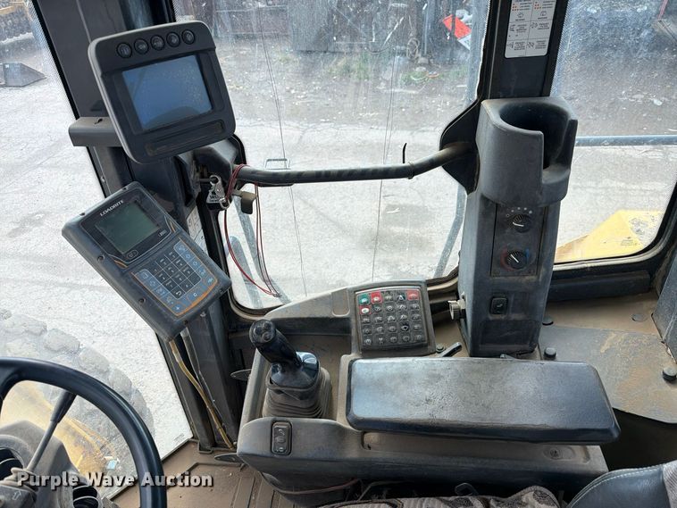 image for item EW2325 2014 John Deere 744K wheel loader