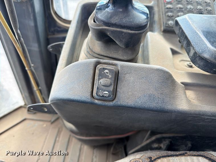 image for item EW2325 2014 John Deere 744K wheel loader