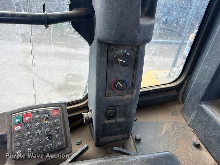 image for item EW2325 2014 John Deere 744K wheel loader