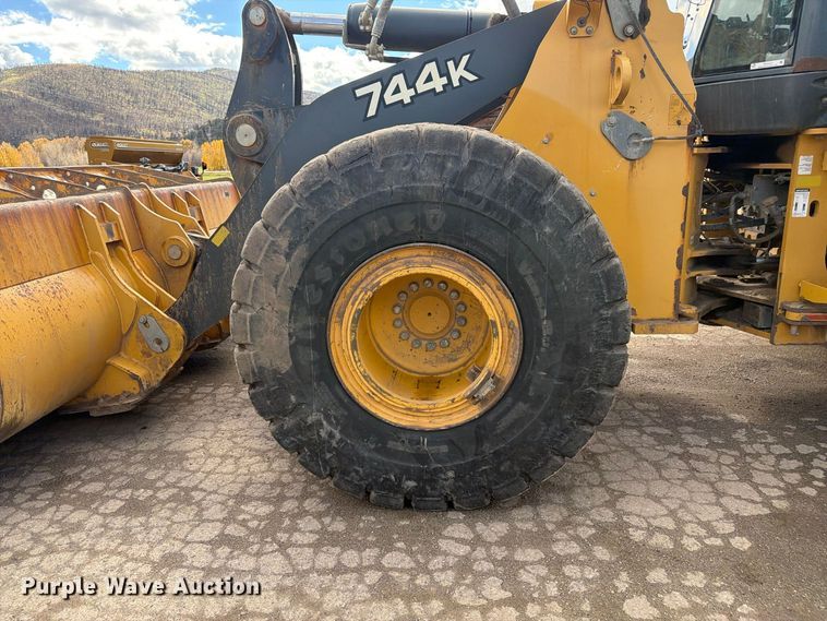 image for item EW2325 2014 John Deere 744K wheel loader