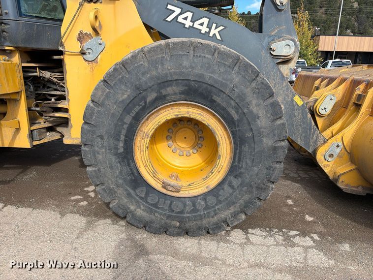 image for item EW2325 2014 John Deere 744K wheel loader