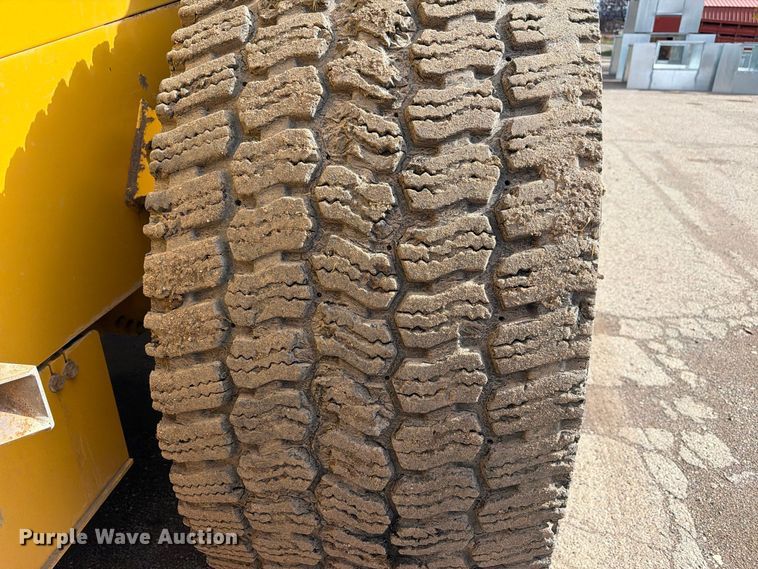 image for item EW2325 2014 John Deere 744K wheel loader