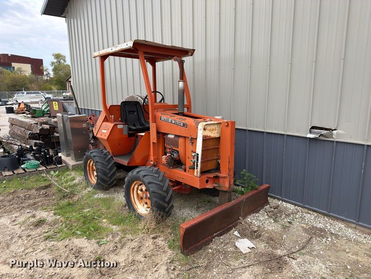 image for item EW5188 Ditch Witch R30 trencher