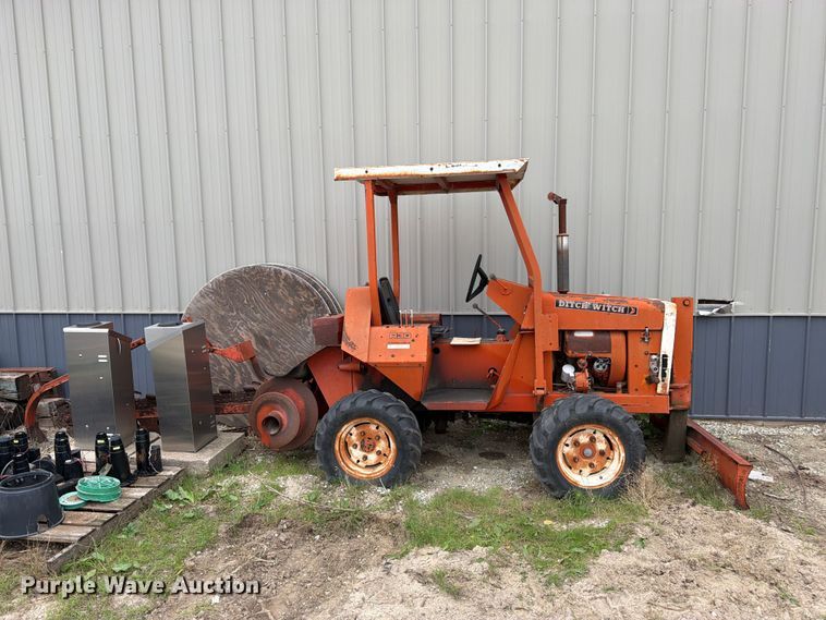 image for item EW5188 Ditch Witch R30 trencher