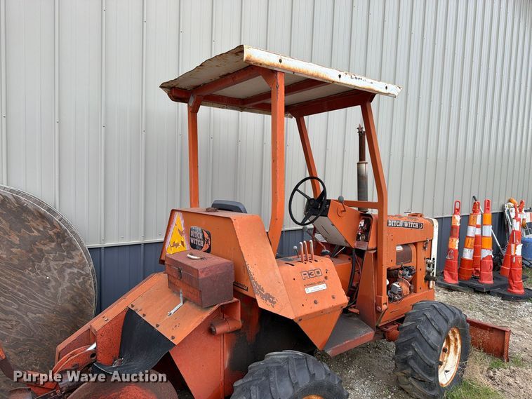 image for item EW5188 Ditch Witch R30 trencher