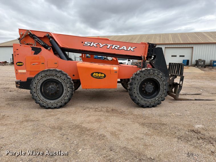 image for item FC0470 2015 Skytrak 8042T4F telehandler