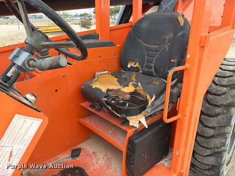 image for item FC0470 2015 Skytrak 8042T4F telehandler