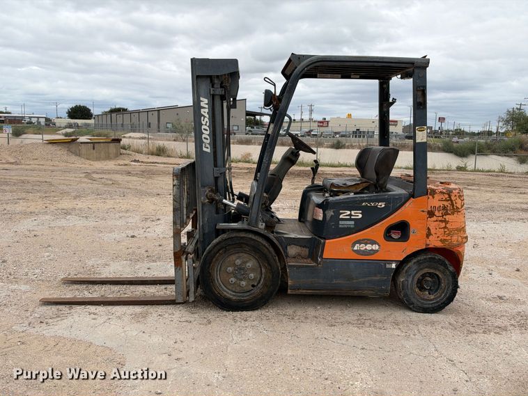 image for item FC0472 Doosan G25P-5 forklift