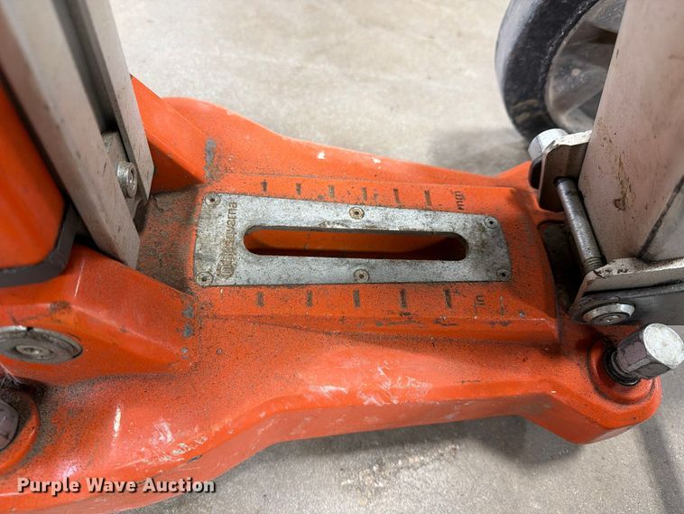 image for item FC0476 2013 Husqvarna DS 450 core drill