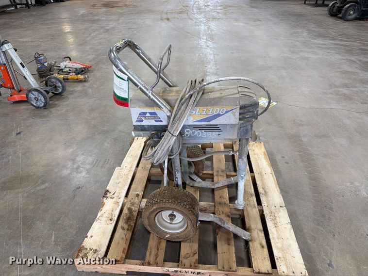 image for item FC0479 Airlessco SL1100 paint striper