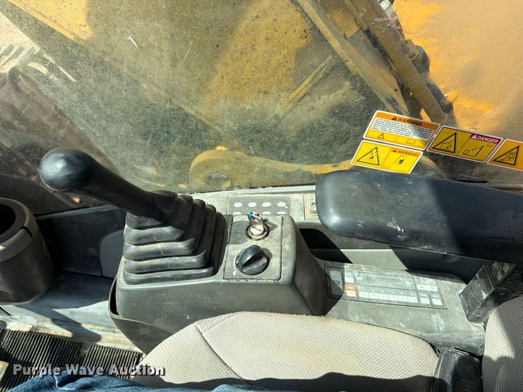 image for item FC0485 2007 Caterpillar 320D excavator