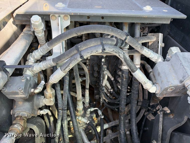 image for item FC0490 Case CX140E excavator