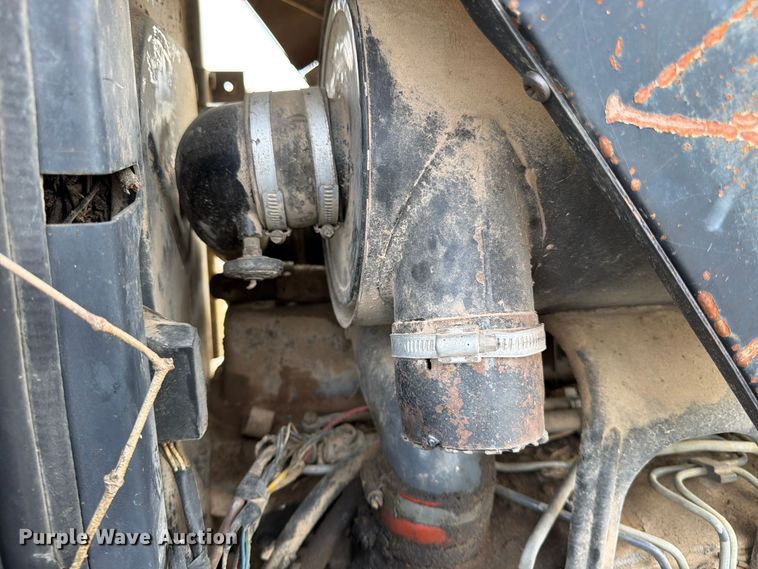 image for item FG0847 2000 New Holland TS110 MFWD tractor