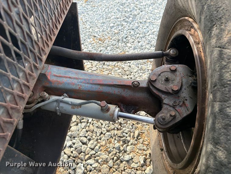 image for item FG0847 2000 New Holland TS110 MFWD tractor