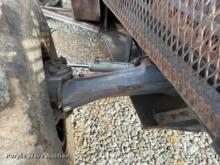 image for item FG0847 2000 New Holland TS110 MFWD tractor