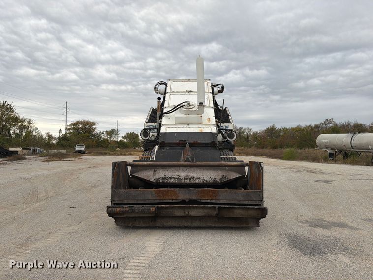 image for item FG0851 2005 Roadtec SB-2500C material transfer vehicle