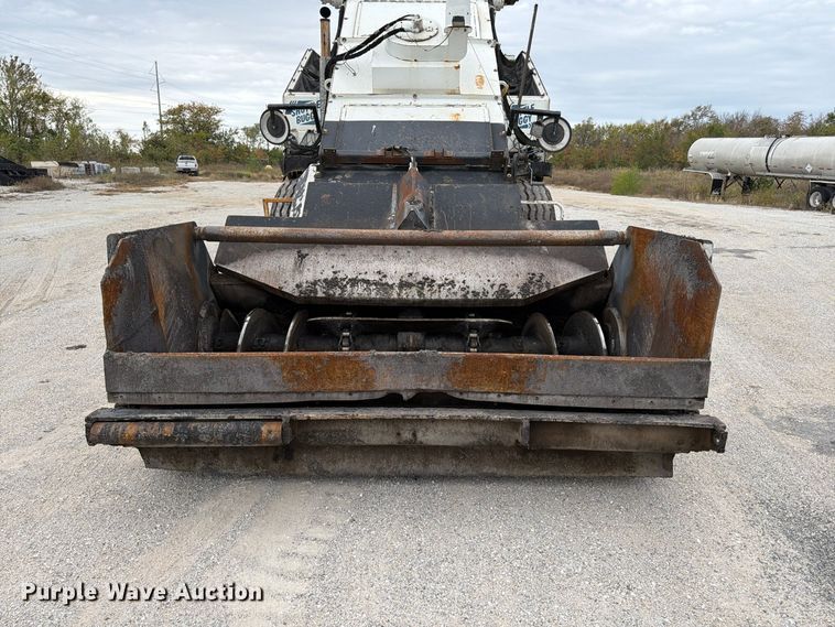 image for item FG0851 2005 Roadtec SB-2500C material transfer vehicle