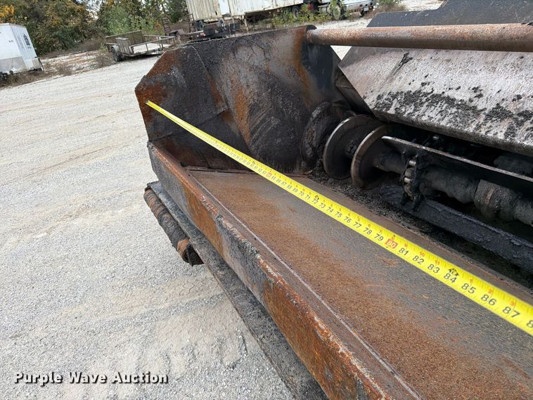 image for item FG0851 2005 Roadtec SB-2500C material transfer vehicle