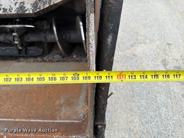 image for item FG0851 2005 Roadtec SB-2500C material transfer vehicle