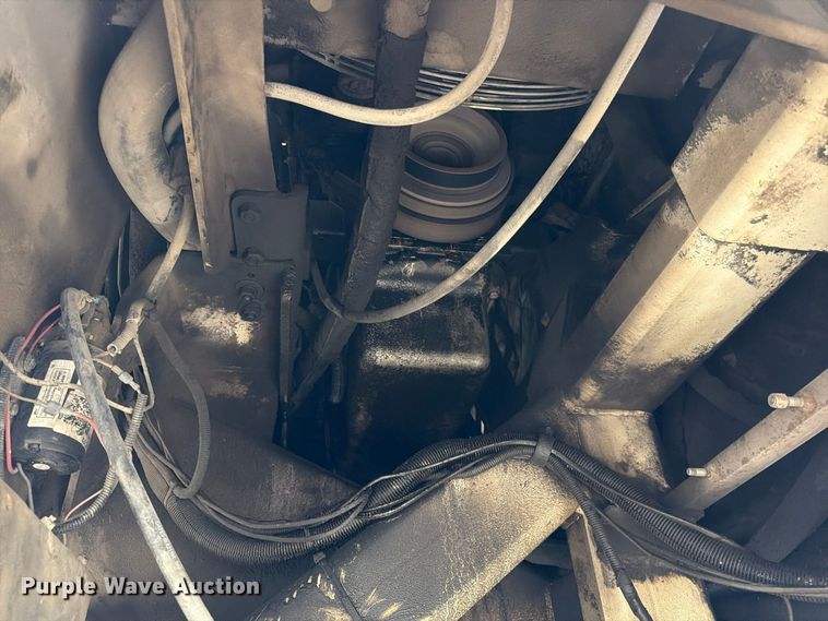 image for item FG0851 2005 Roadtec SB-2500C material transfer vehicle
