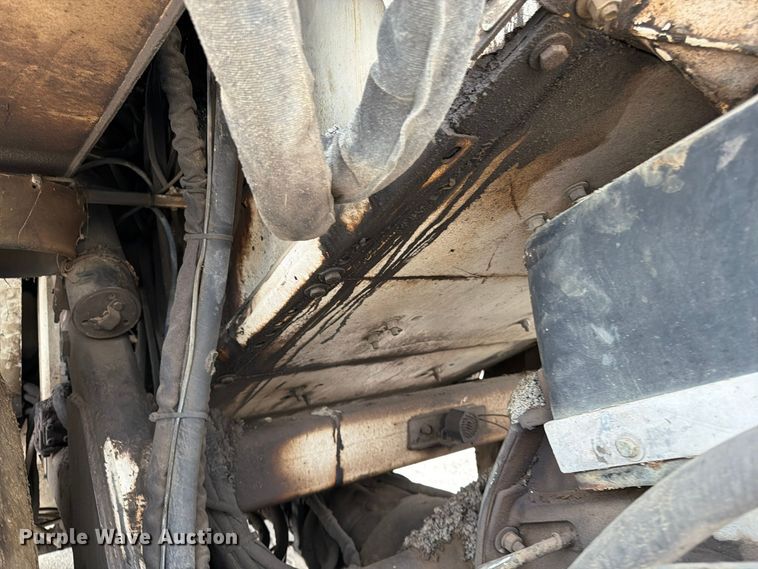 image for item FG0851 2005 Roadtec SB-2500C material transfer vehicle