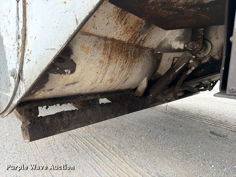 image for item FG0851 2005 Roadtec SB-2500C material transfer vehicle