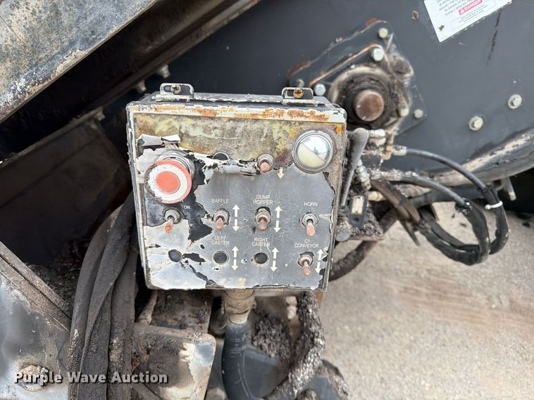 image for item FG0851 2005 Roadtec SB-2500C material transfer vehicle
