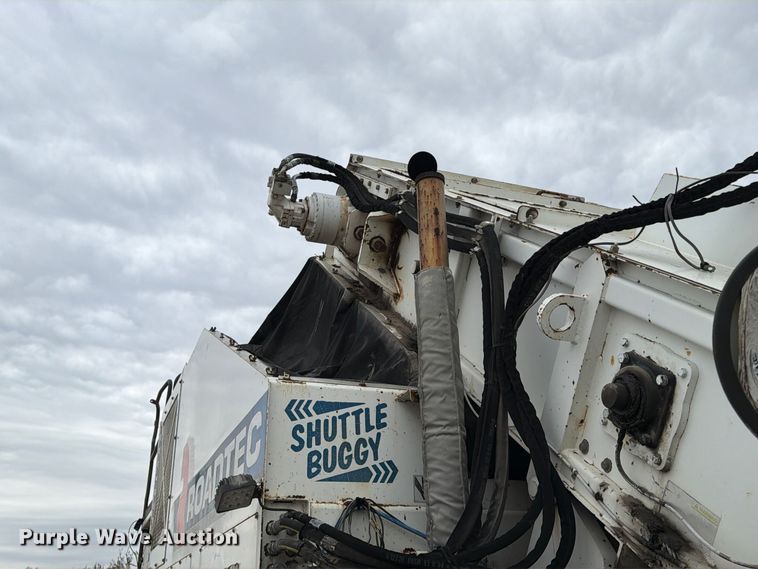 image for item FG0851 2005 Roadtec SB-2500C material transfer vehicle