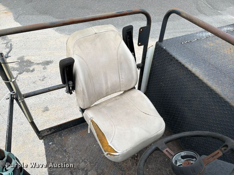 image for item FG0851 2005 Roadtec SB-2500C material transfer vehicle