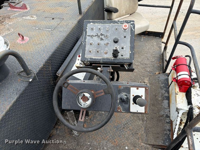 image for item FG0851 2005 Roadtec SB-2500C material transfer vehicle