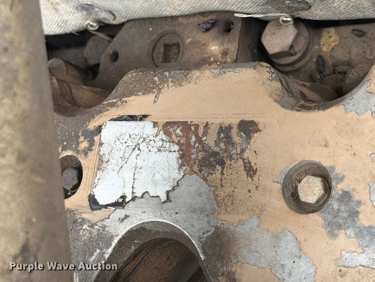 image for item FG0851 2005 Roadtec SB-2500C material transfer vehicle