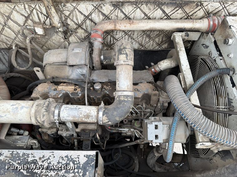 image for item FG0851 2005 Roadtec SB-2500C material transfer vehicle