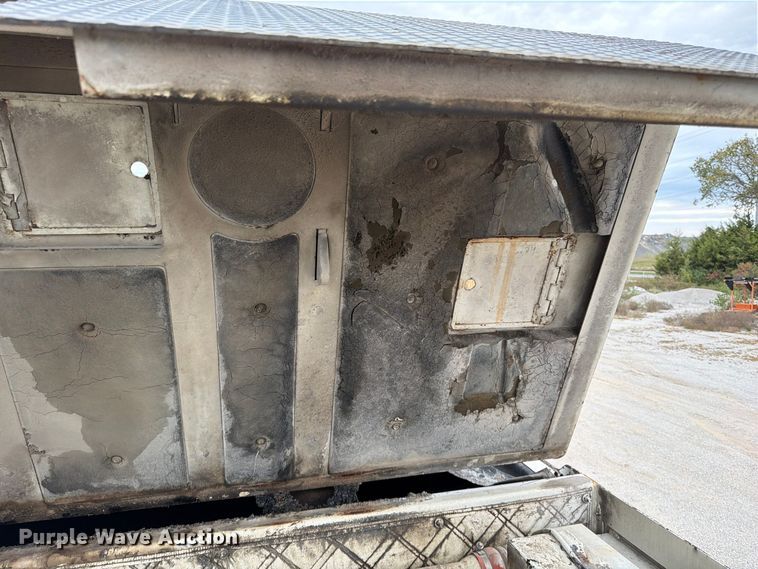 image for item FG0851 2005 Roadtec SB-2500C material transfer vehicle