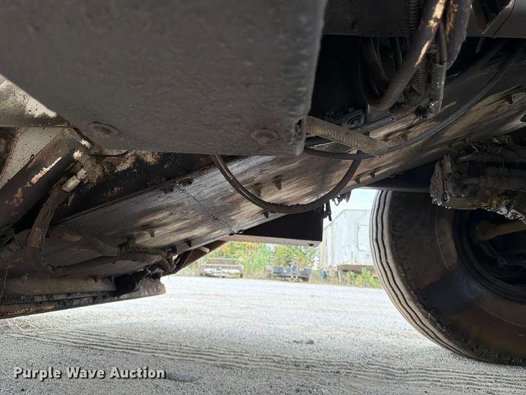 image for item FG0851 2005 Roadtec SB-2500C material transfer vehicle