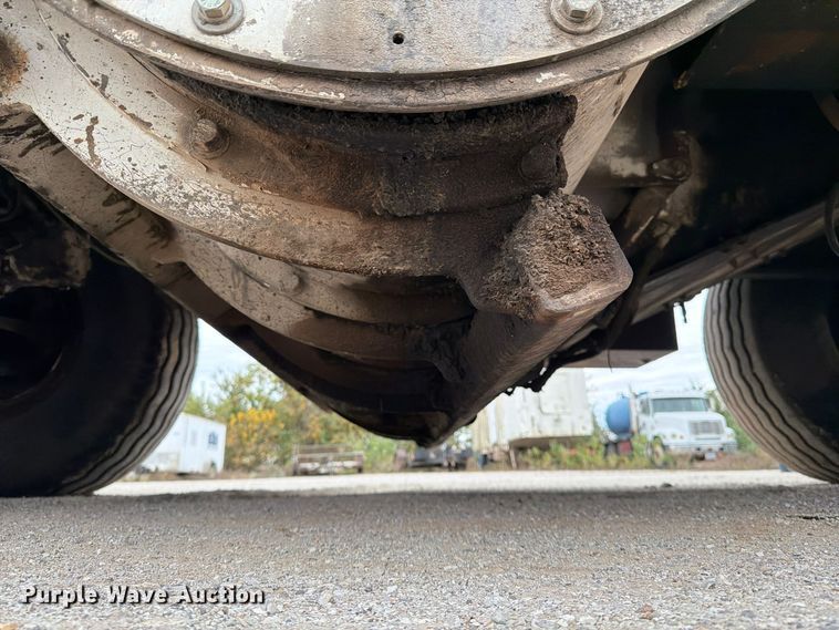 image for item FG0851 2005 Roadtec SB-2500C material transfer vehicle