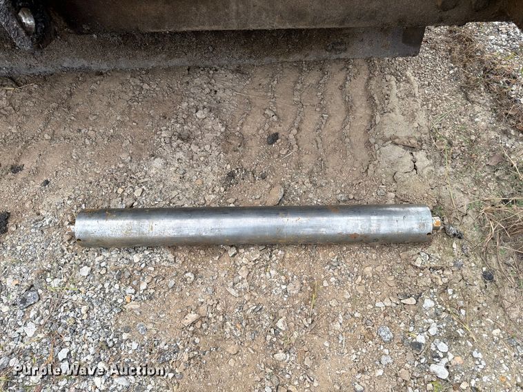 image for item FG0851 2005 Roadtec SB-2500C material transfer vehicle