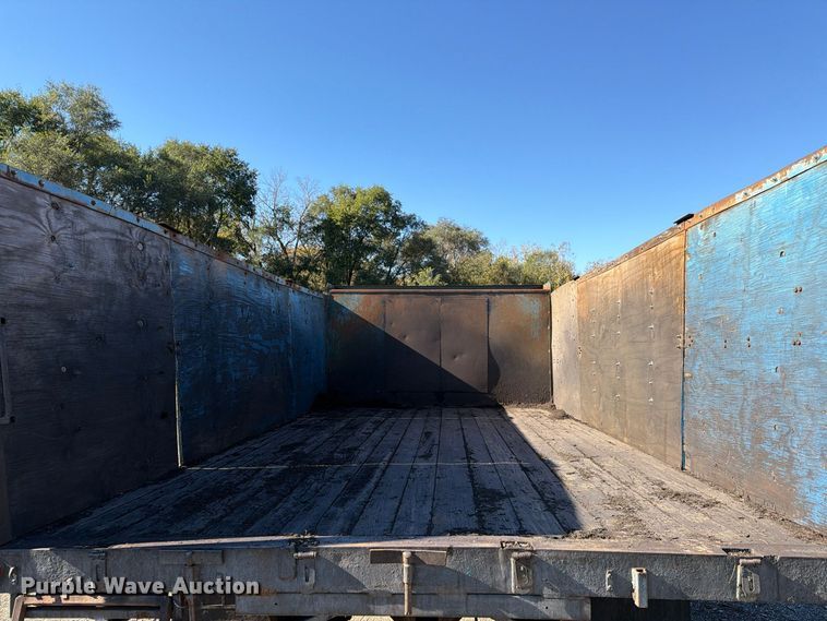 image for item FG3059 1999 International 4700 dump flatbed truck
