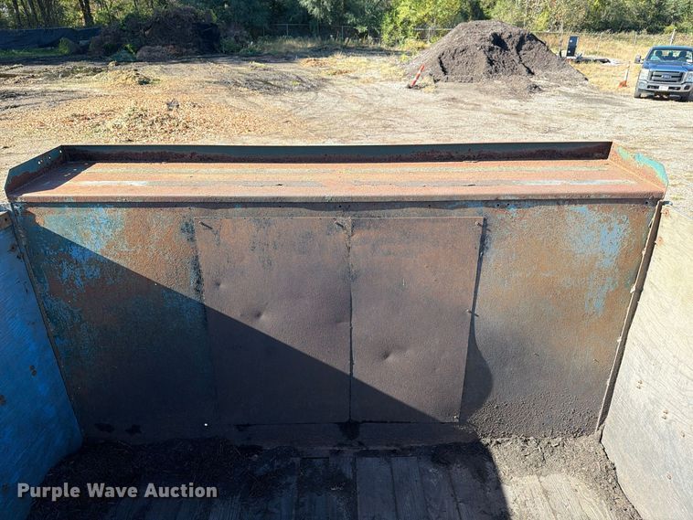 image for item FG3059 1999 International 4700 dump flatbed truck