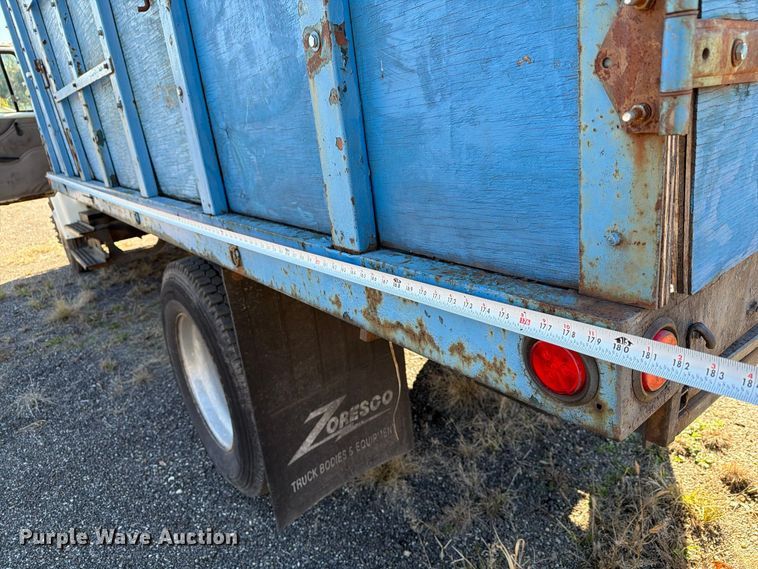 image for item FG3059 1999 International 4700 dump flatbed truck