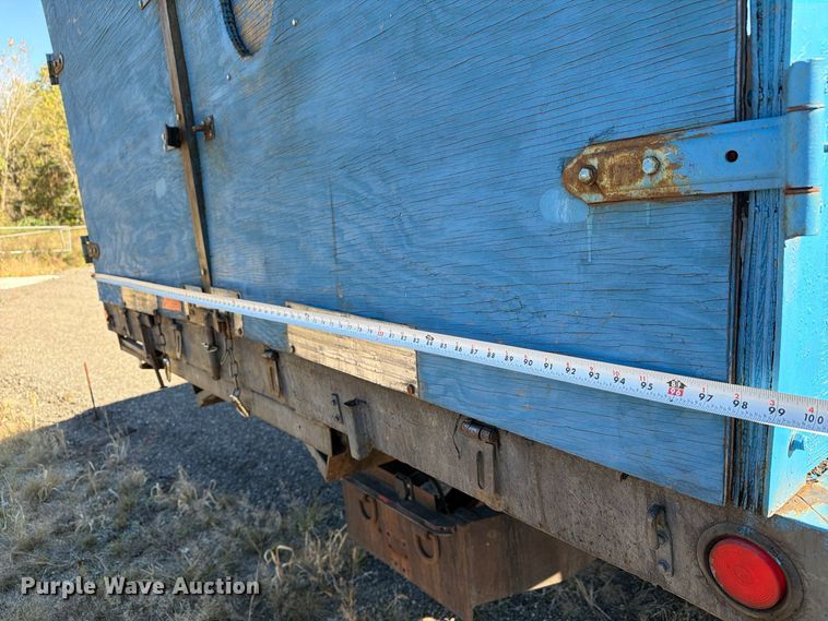 image for item FG3059 1999 International 4700 dump flatbed truck
