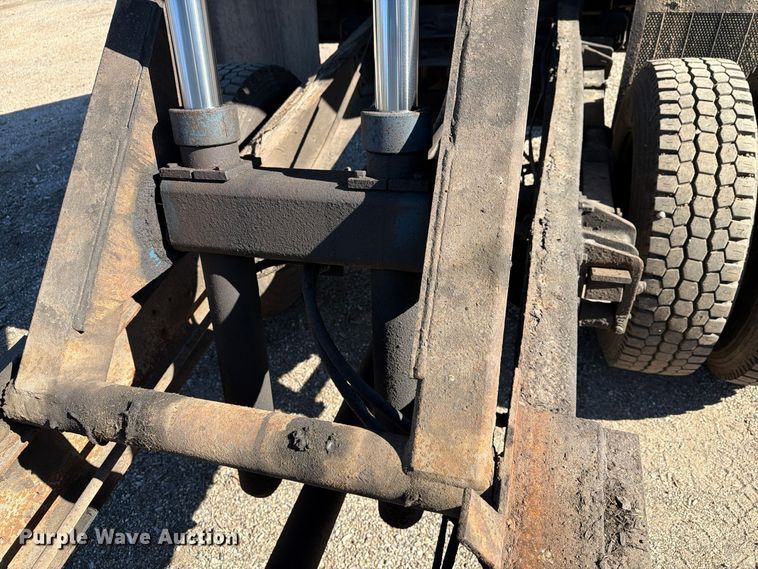 image for item FG3059 1999 International 4700 dump flatbed truck