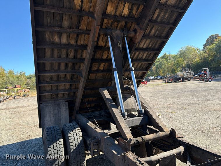 image for item FG3059 1999 International 4700 dump flatbed truck