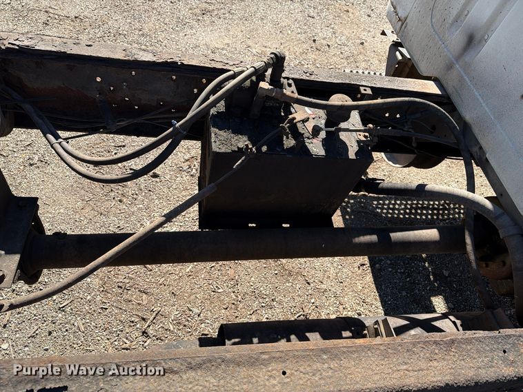 image for item FG3059 1999 International 4700 dump flatbed truck