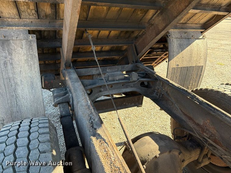 image for item FG3059 1999 International 4700 dump flatbed truck