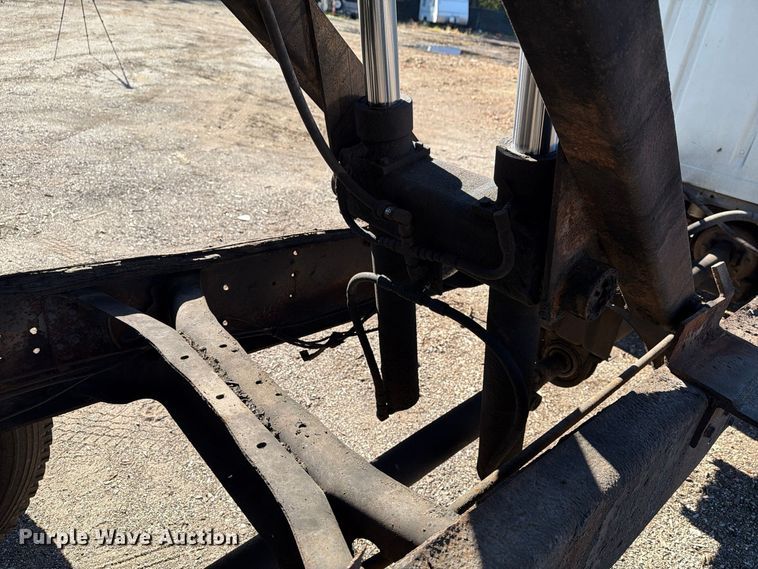 image for item FG3059 1999 International 4700 dump flatbed truck