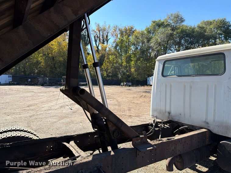 image for item FG3059 1999 International 4700 dump flatbed truck