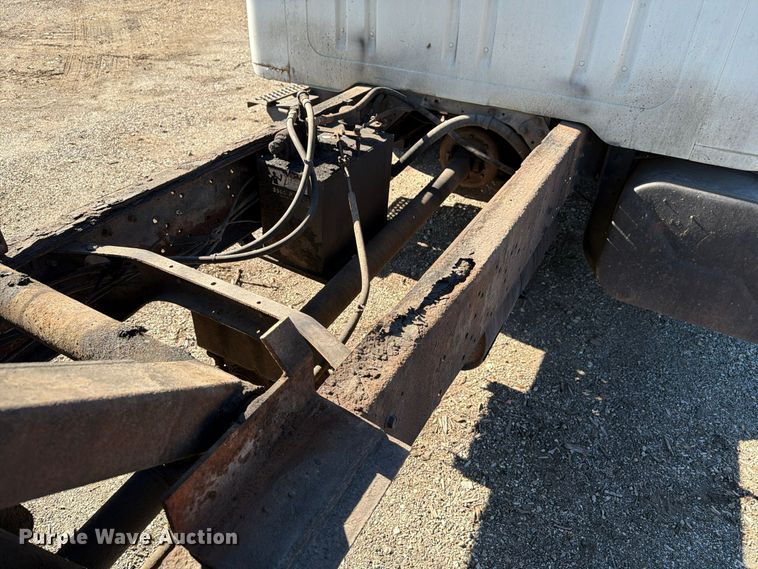 image for item FG3059 1999 International 4700 dump flatbed truck