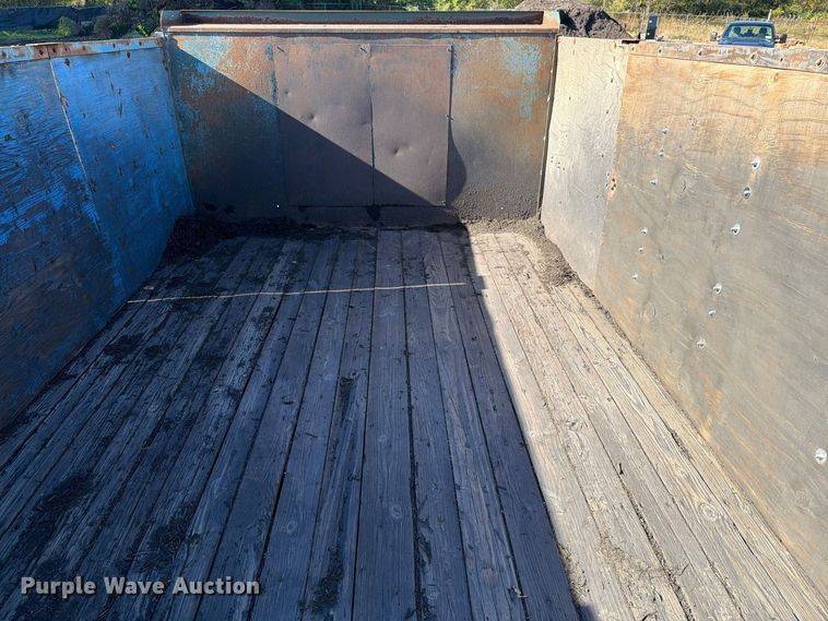 image for item FG3059 1999 International 4700 dump flatbed truck